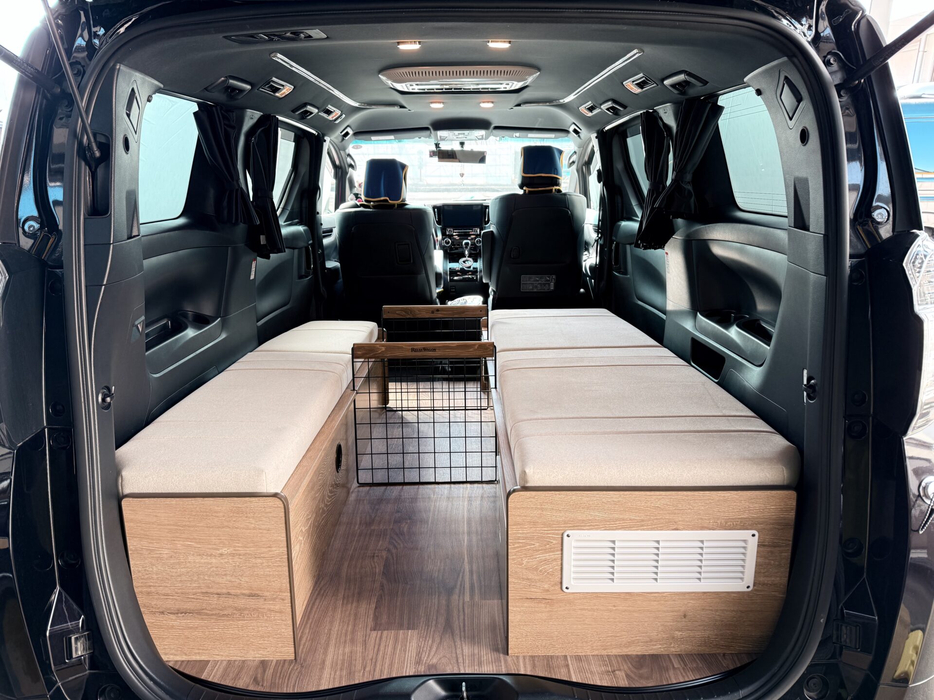 TOYOTA VELLFIRE with Pets持ち込み架装 2名乗車 8ナンバー