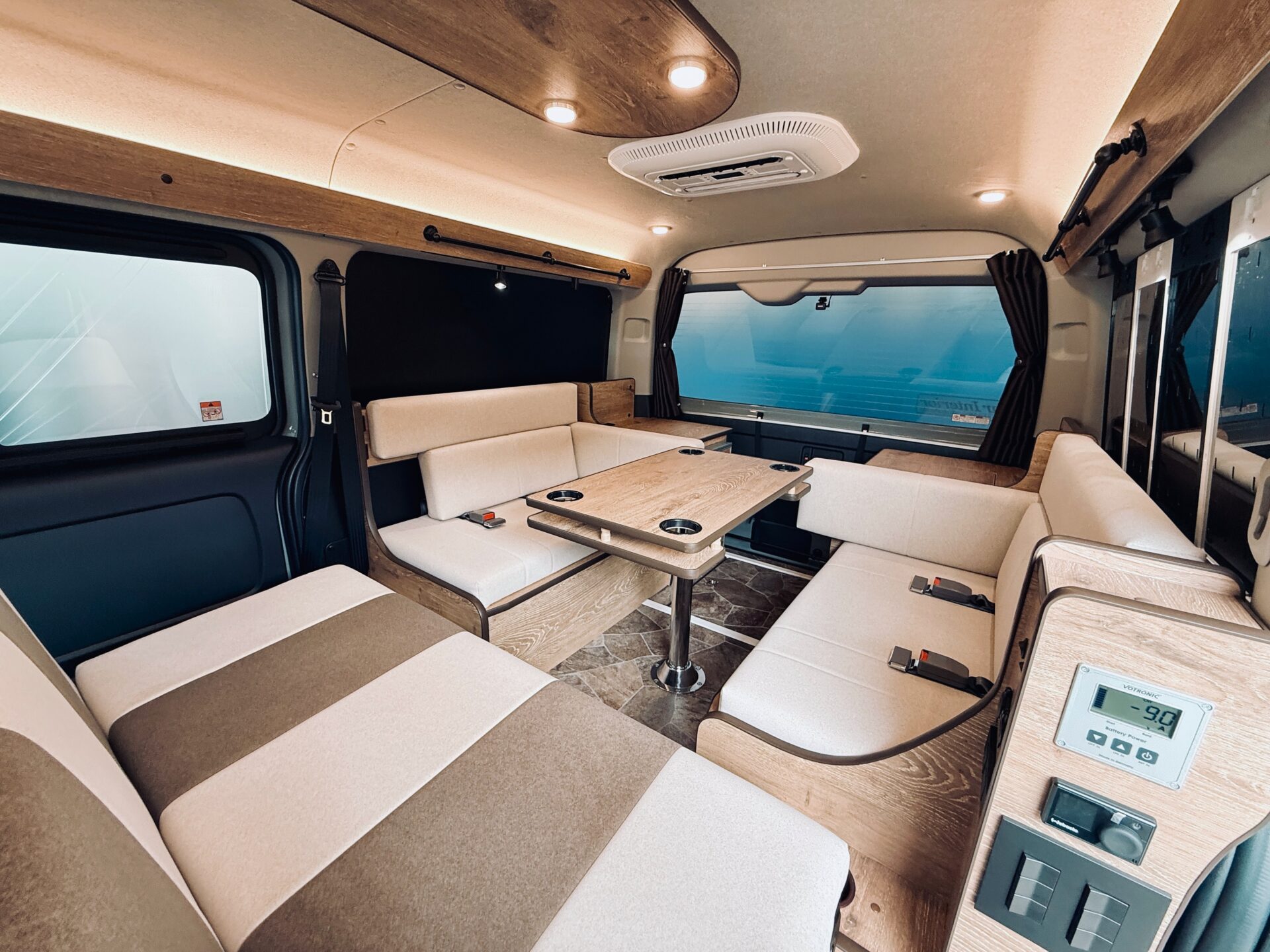 RELAX WAGON TYPE 2 HAKUBA　自社展示会展示します！！<br>ハイエース　スーパーGL ワイドボディ　ミドルルーフ　5ドア　9名乗車